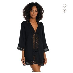 LA BLANCA island flare v-neck tunic